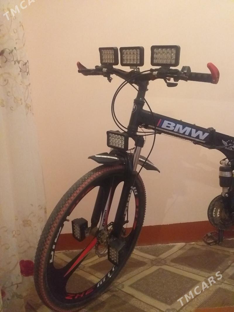 bmw - Gurbansoltan Eje - img 1