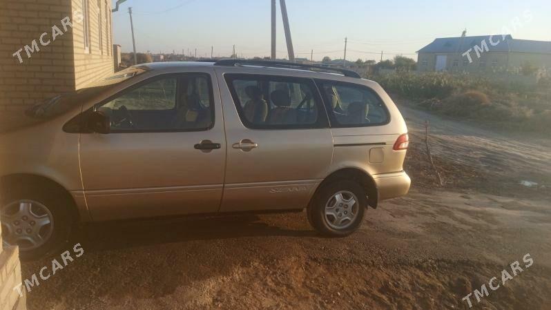 Toyota Sienna 2001 - 135 000 TMT - Garabekewül - img 3