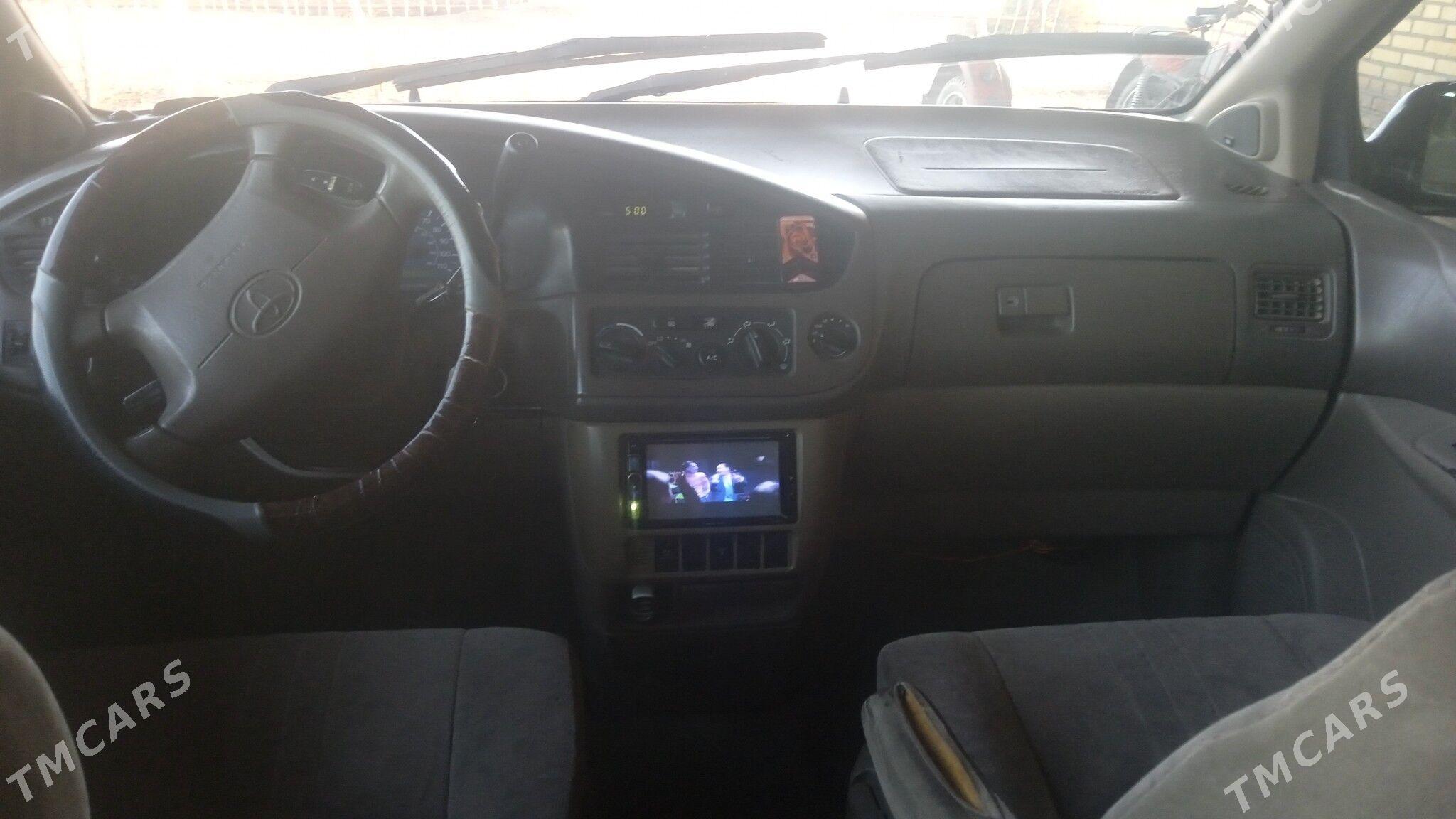 Toyota Sienna 2001 - 135 000 TMT - Garabekewül - img 2