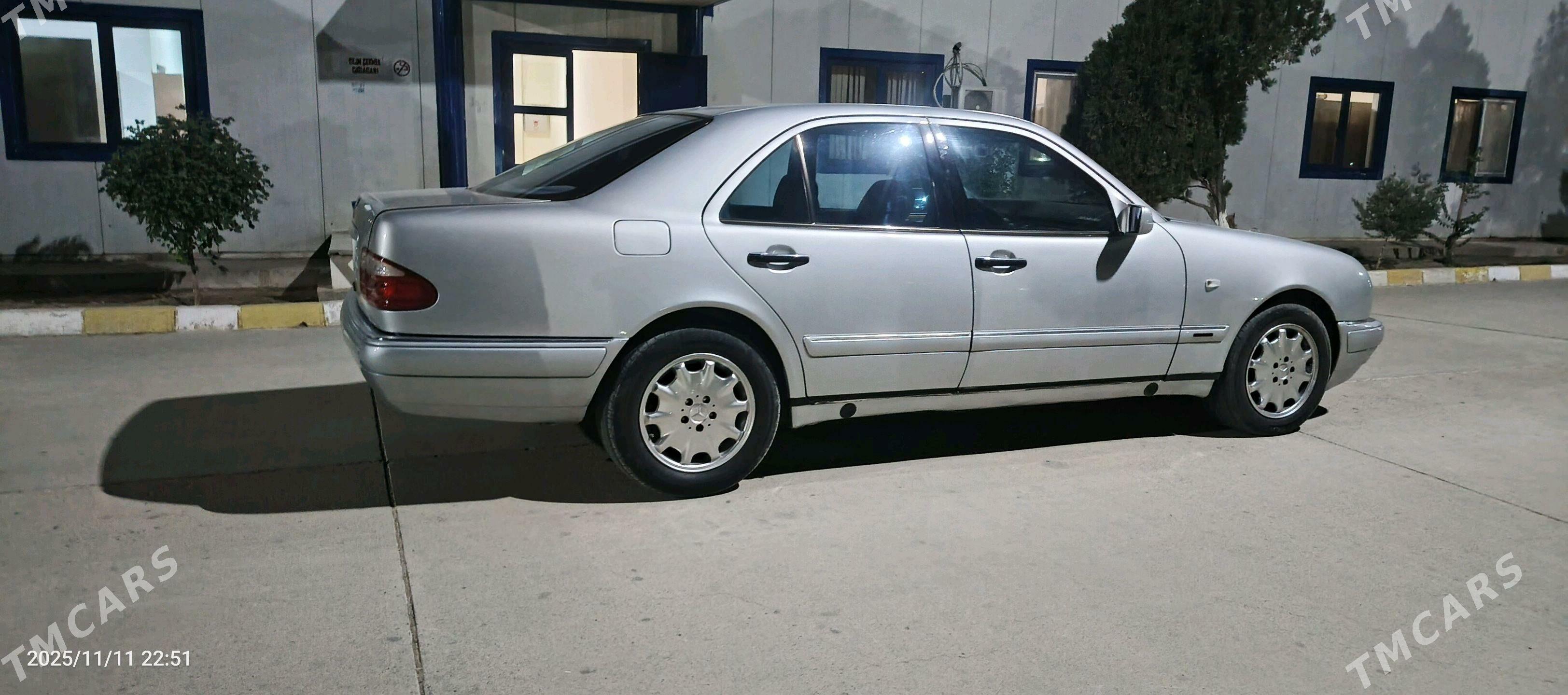 Mercedes-Benz E320 1999 - 105 000 TMT - Гызыларбат - img 2