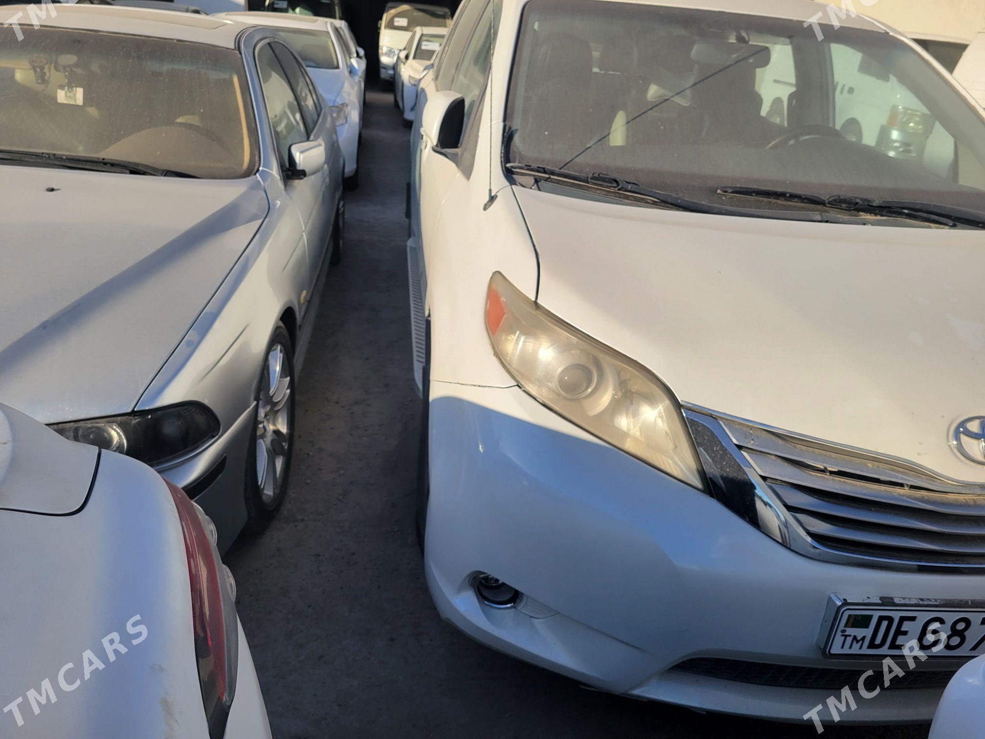 Toyota Sienna 2012 - 270 000 TMT - Мары - img 5