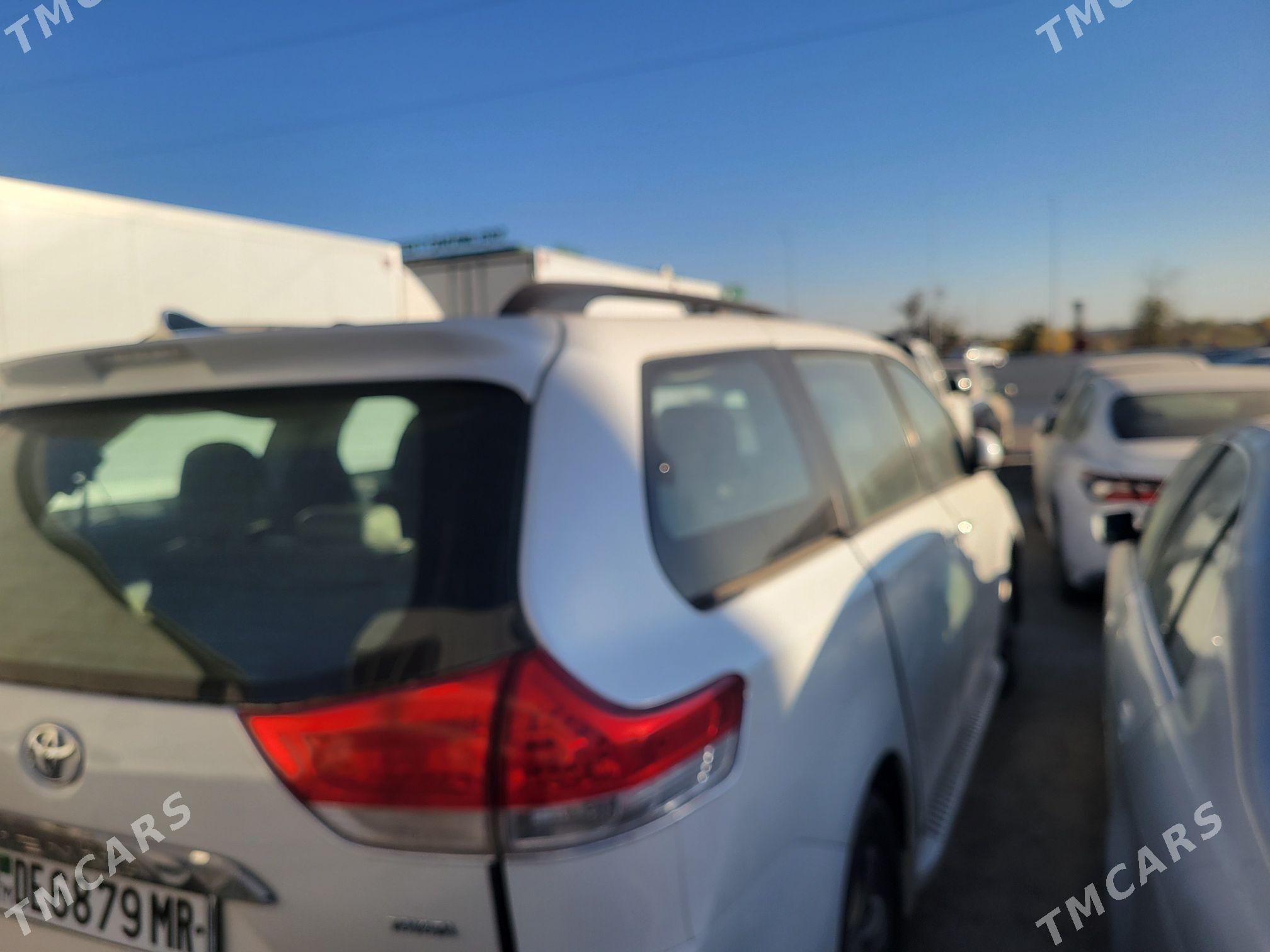 Toyota Sienna 2012 - 270 000 TMT - Мары - img 3