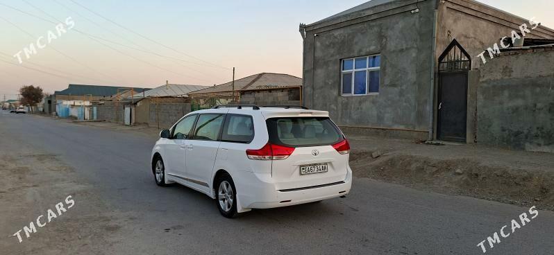 Toyota Camry 2014 - 320 000 TMT - Бахарден - img 2