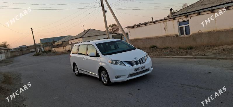 Toyota Camry 2014 - 320 000 TMT - Бахарден - img 3