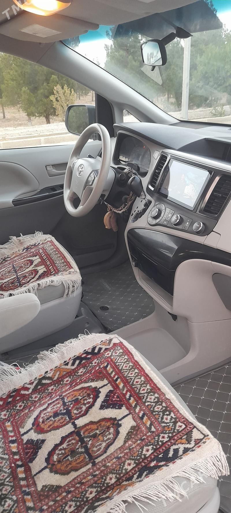 Toyota Camry 2014 - 320 000 TMT - Бахарден - img 4