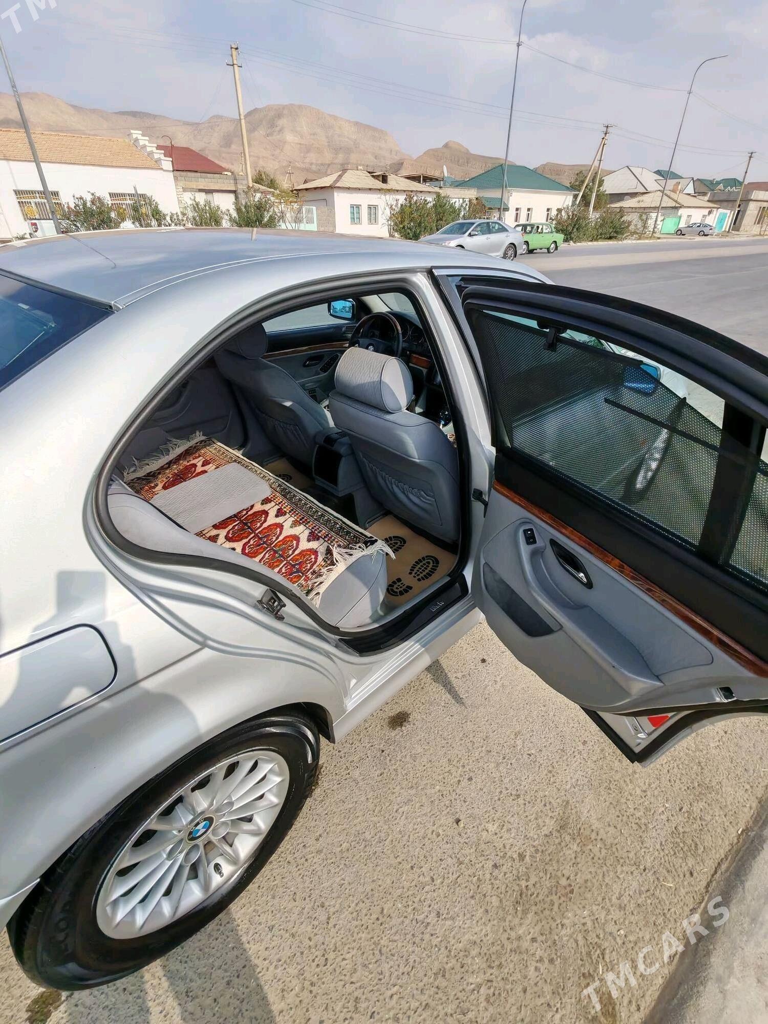 BMW E39 2001 - 140 000 TMT - Балканабат - img 2