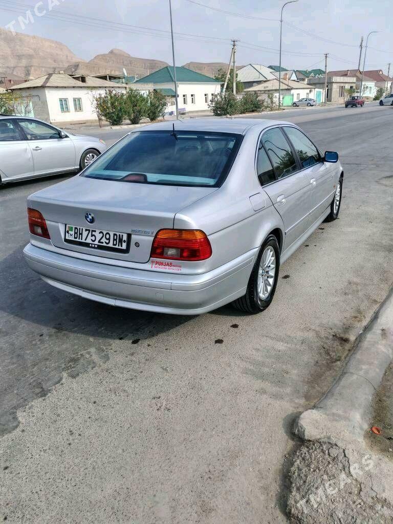 BMW E39 2001 - 140 000 TMT - Балканабат - img 3