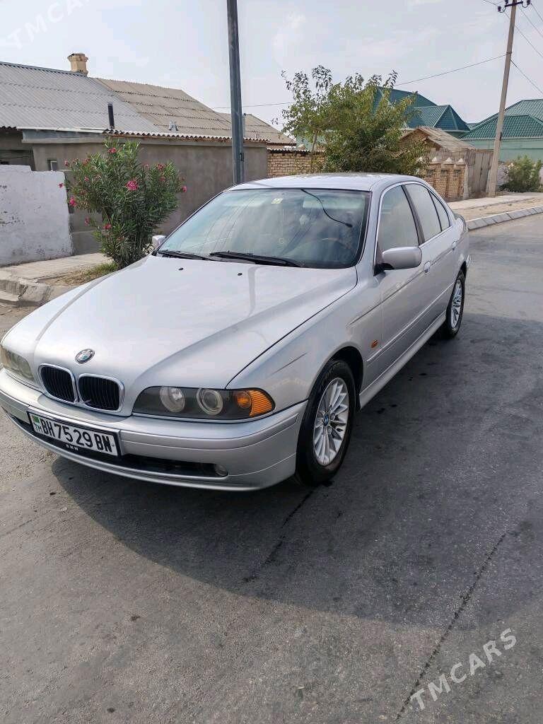 BMW E39 2001 - 140 000 TMT - Балканабат - img 5