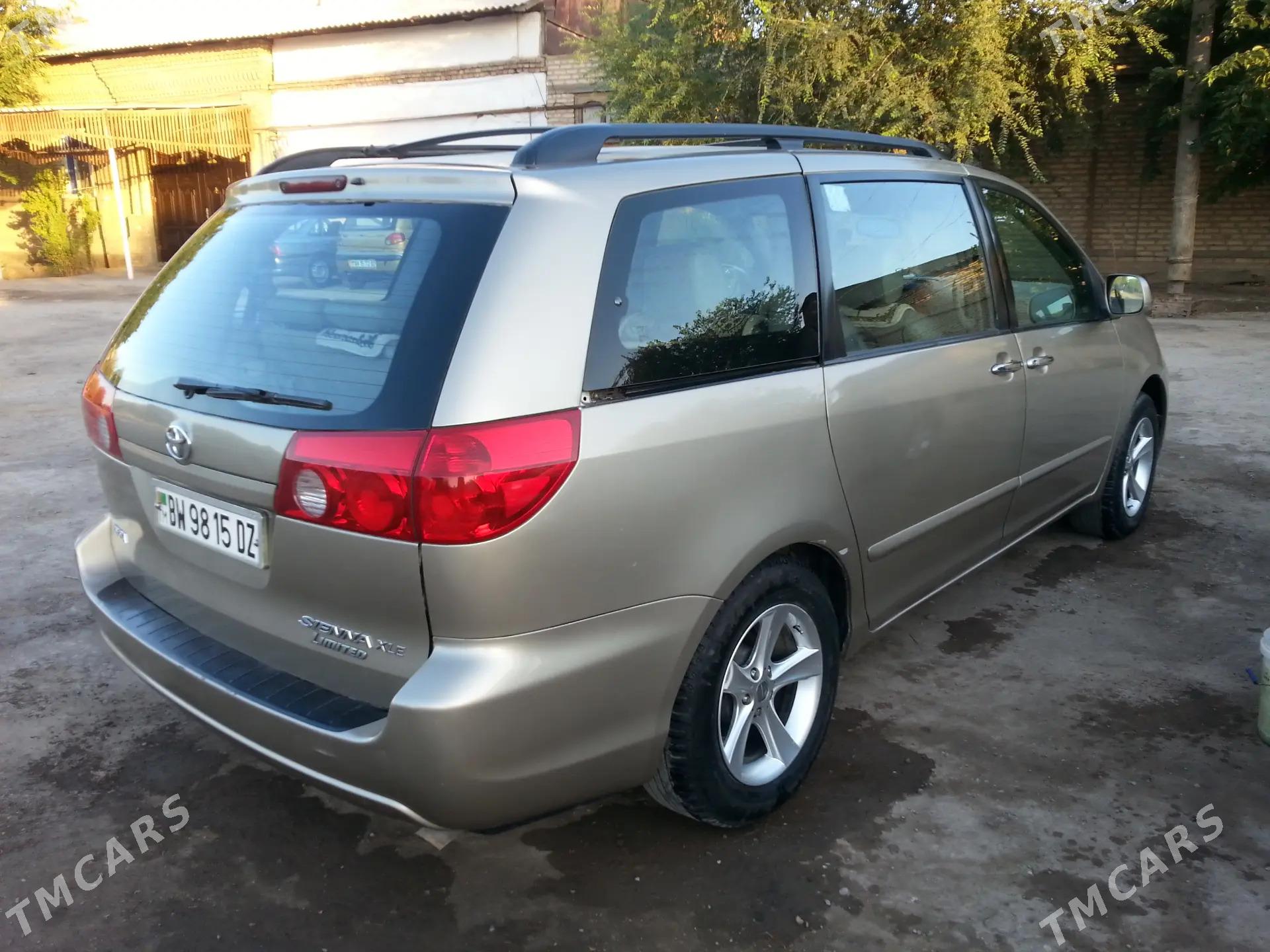 Toyota Sienna 2006 - 280 000 TMT - Daşoguz - img 4