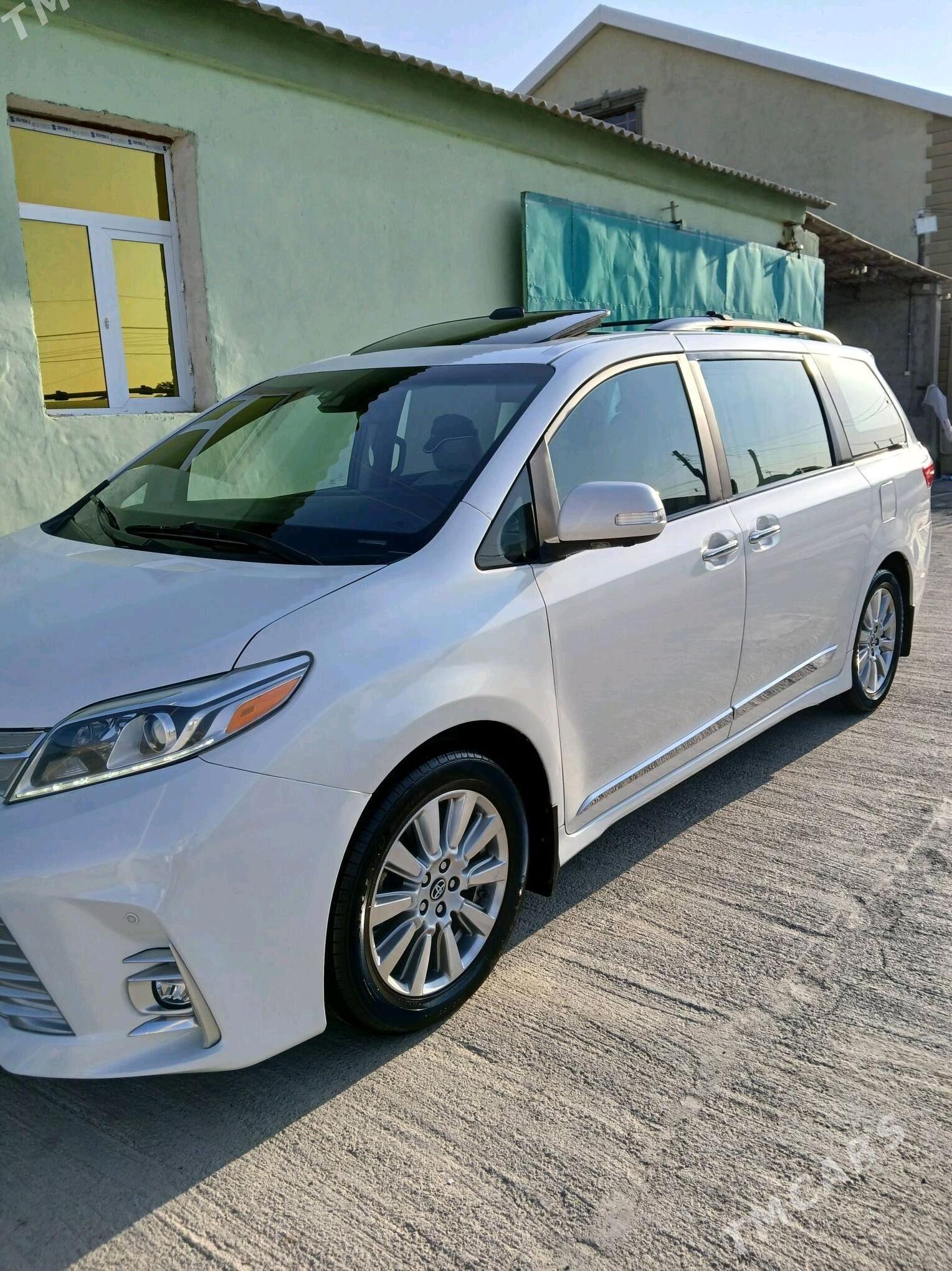 Toyota Sienna 2018 - 500 000 TMT - Анев - img 2