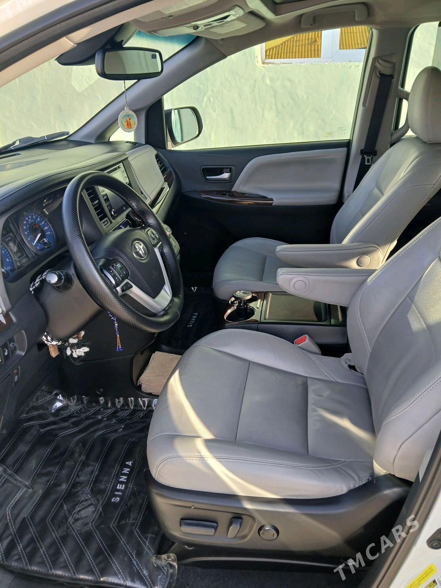 Toyota Sienna 2018 - 500 000 TMT - Анев - img 6