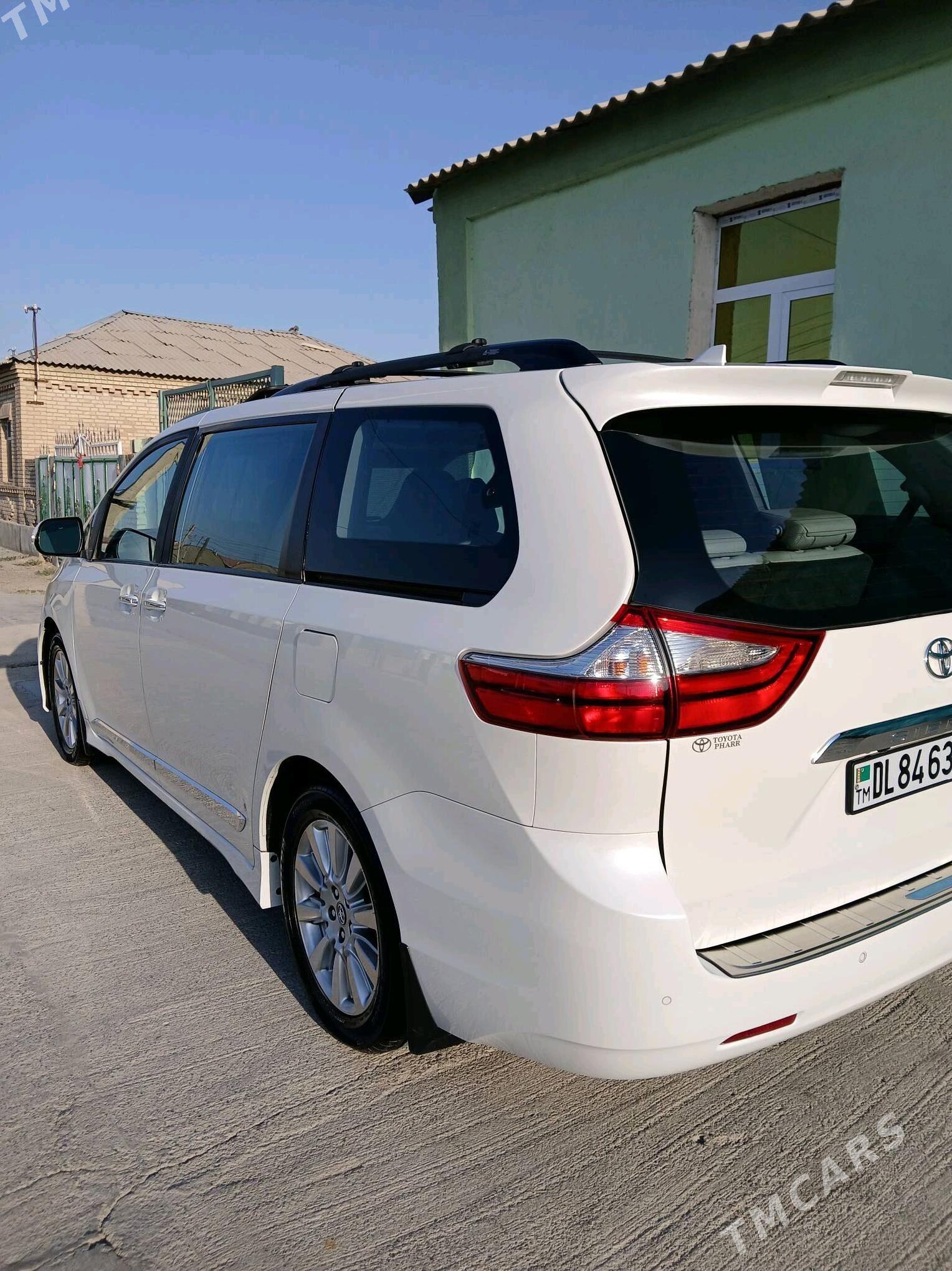 Toyota Sienna 2018 - 500 000 TMT - Анев - img 9