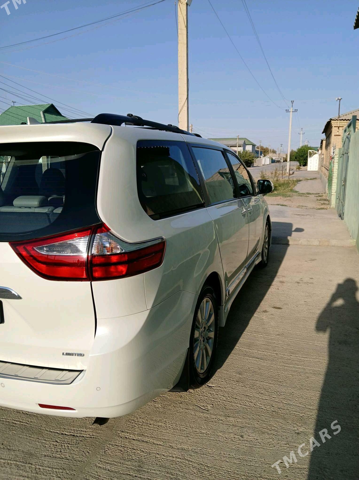 Toyota Sienna 2018 - 500 000 TMT - Анев - img 8