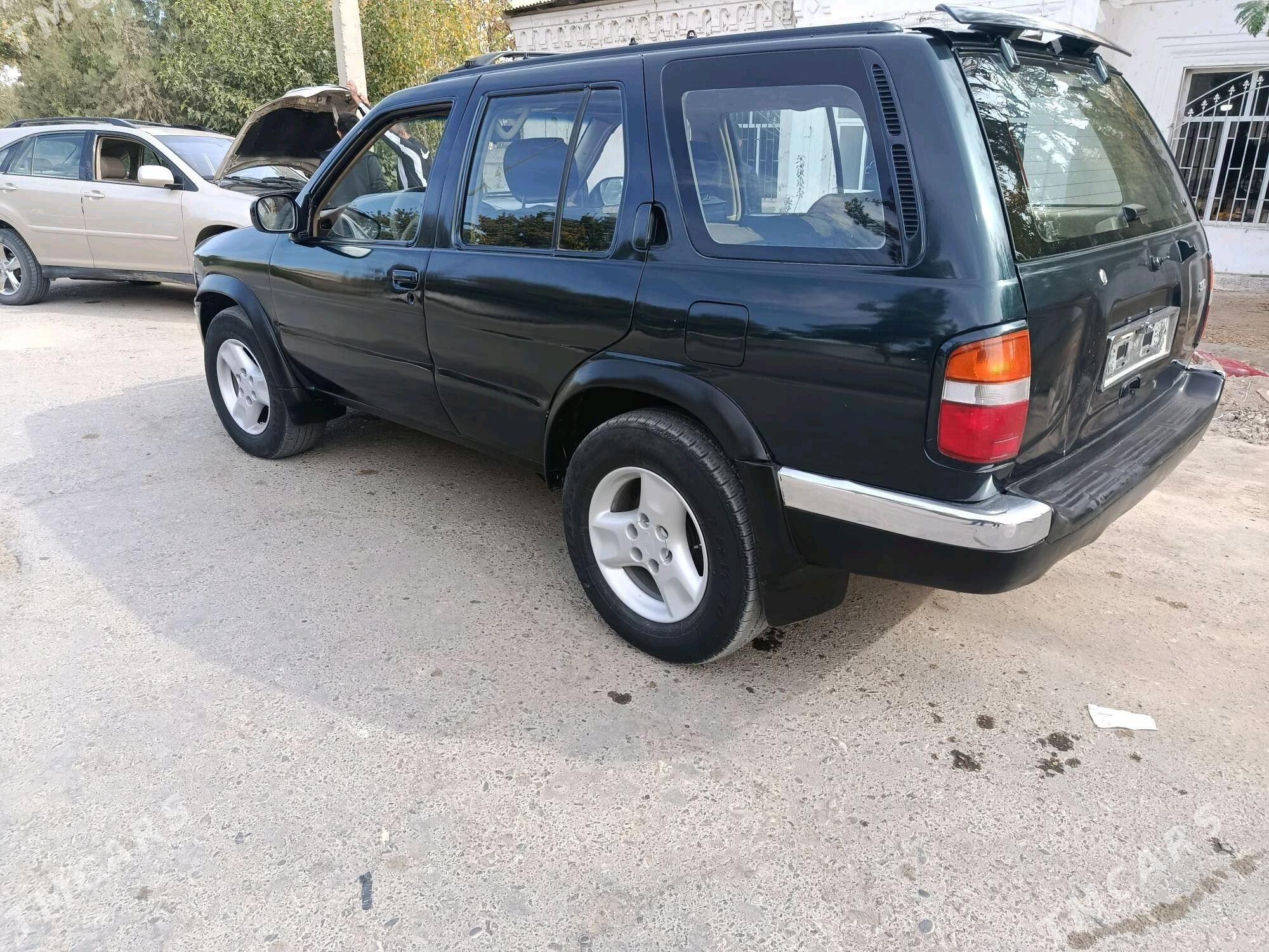 Nissan Pathfinder 1998 - 80 000 TMT - Дарганата - img 1