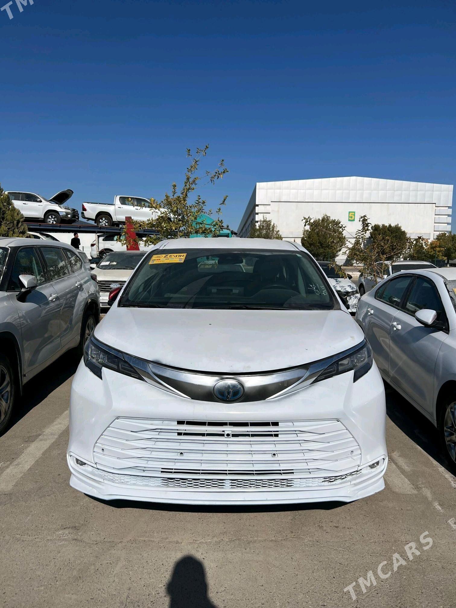 Toyota Sienna 2022 - 399 000 TMT - Бекреве - img 1