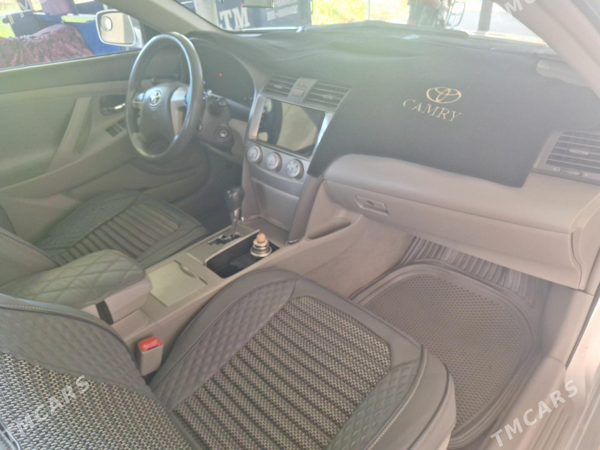 Toyota Camry 2010 - 220 000 TMT - Тагтабазар - img 2