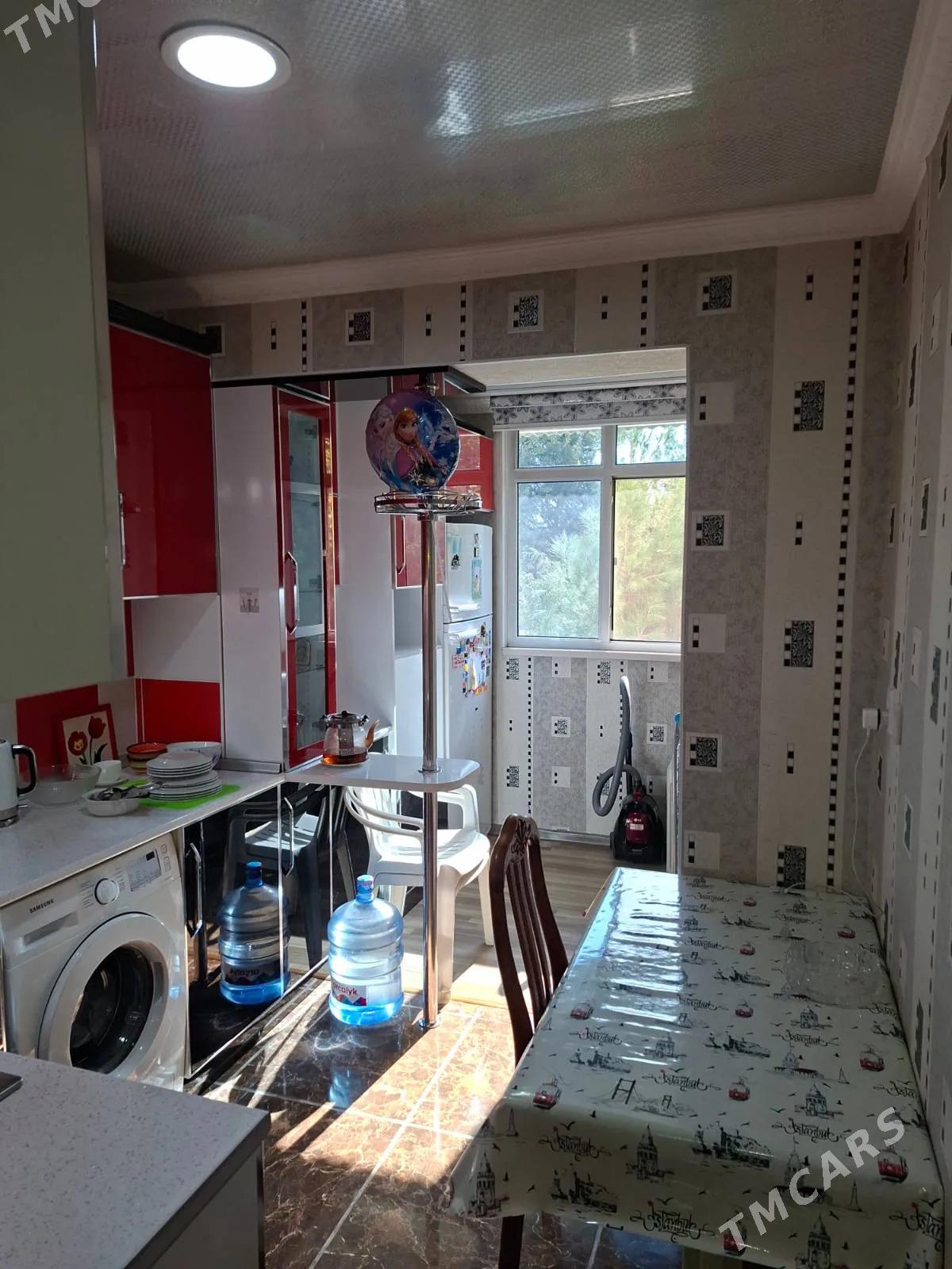 Ak-Altyn 1 komnata 2 etaj 42m² - 30 мкр - img 1