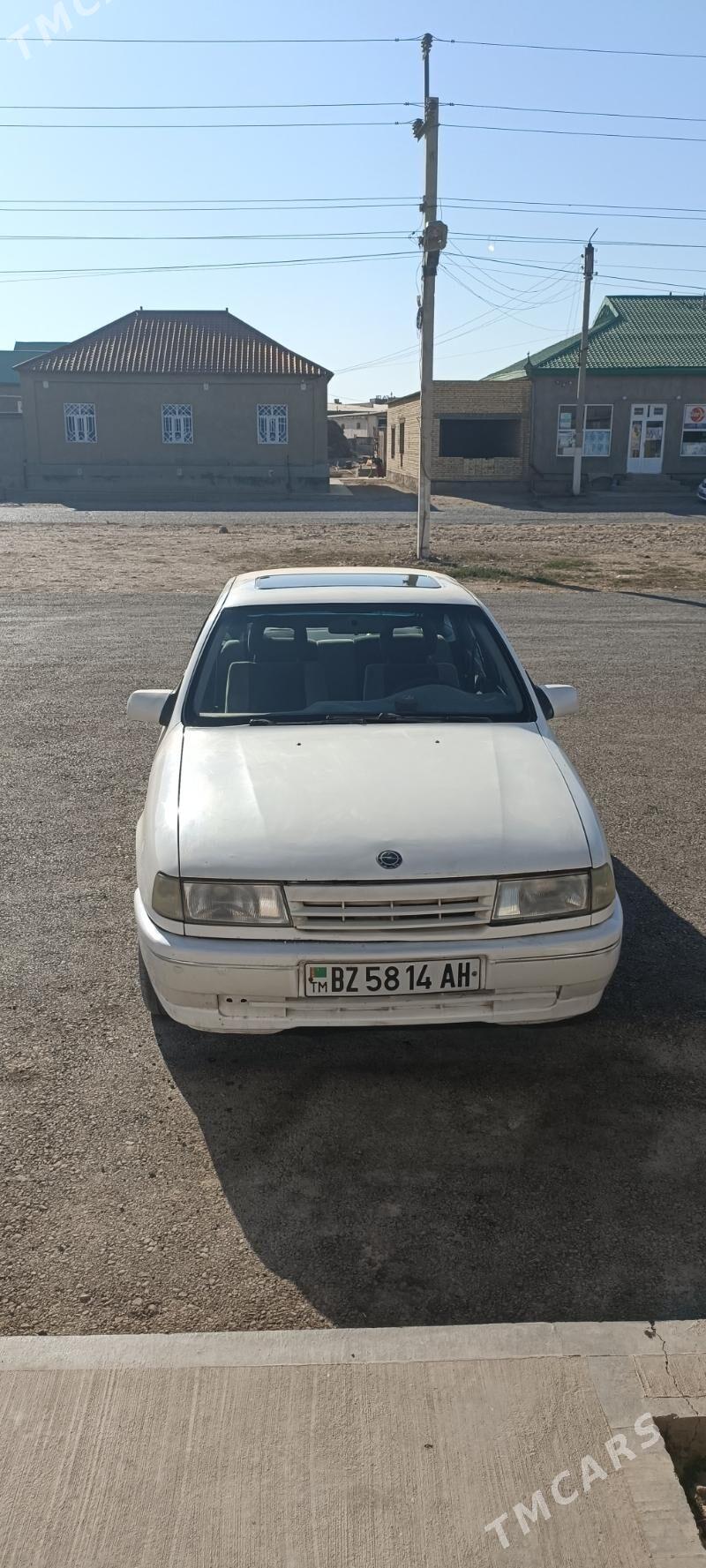 Opel Vectra 1990 - 40 000 TMT - Tejen - img 1