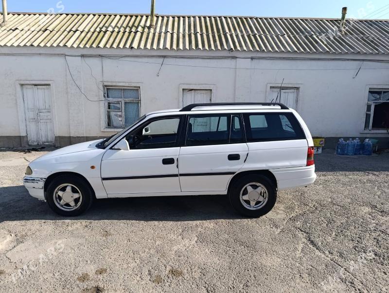 Opel Astra 1997 - 35 000 TMT - Бузмеин - img 4