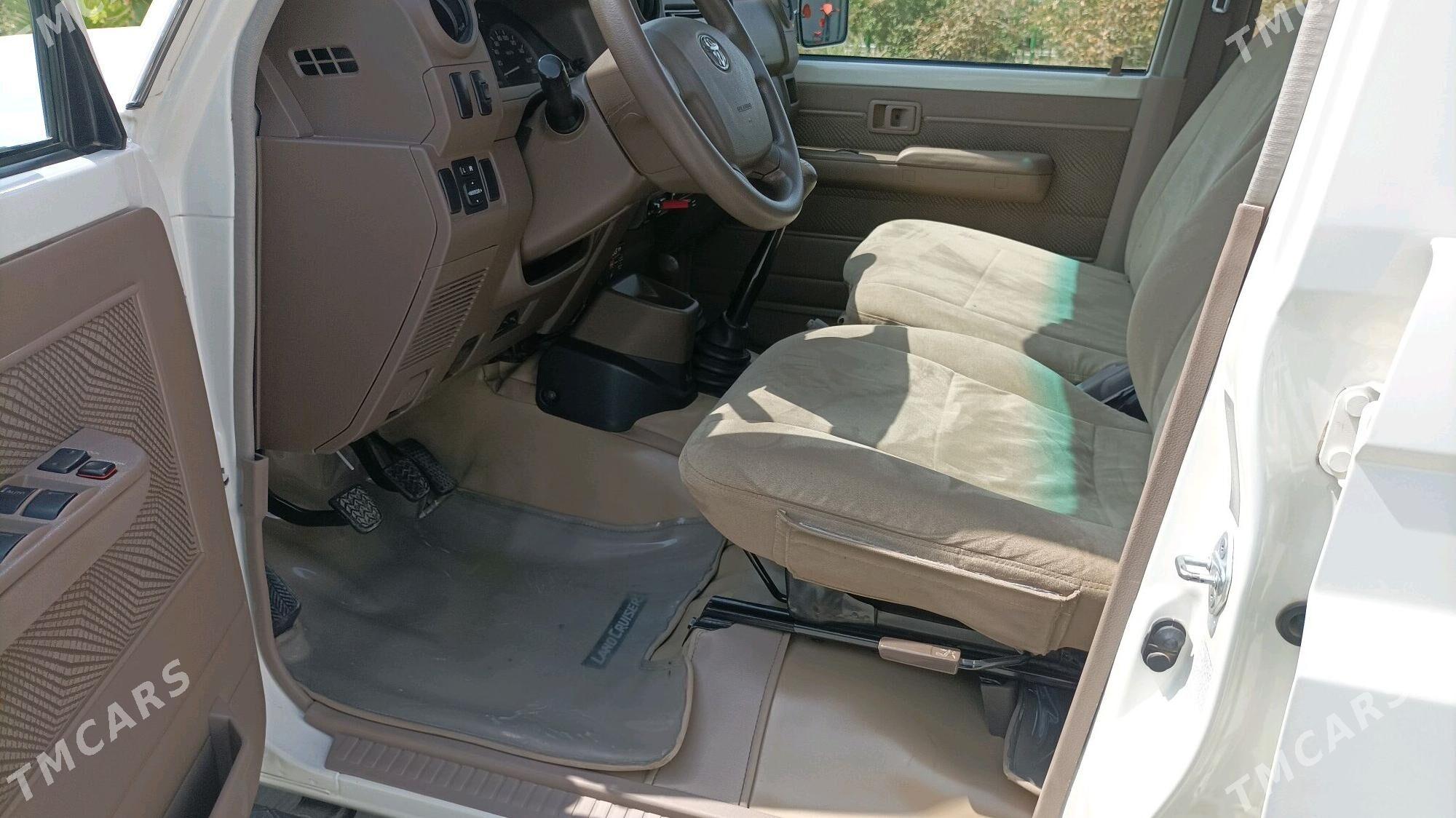 Toyota Land Cruiser 2011 - 700 000 TMT - Анев - img 7