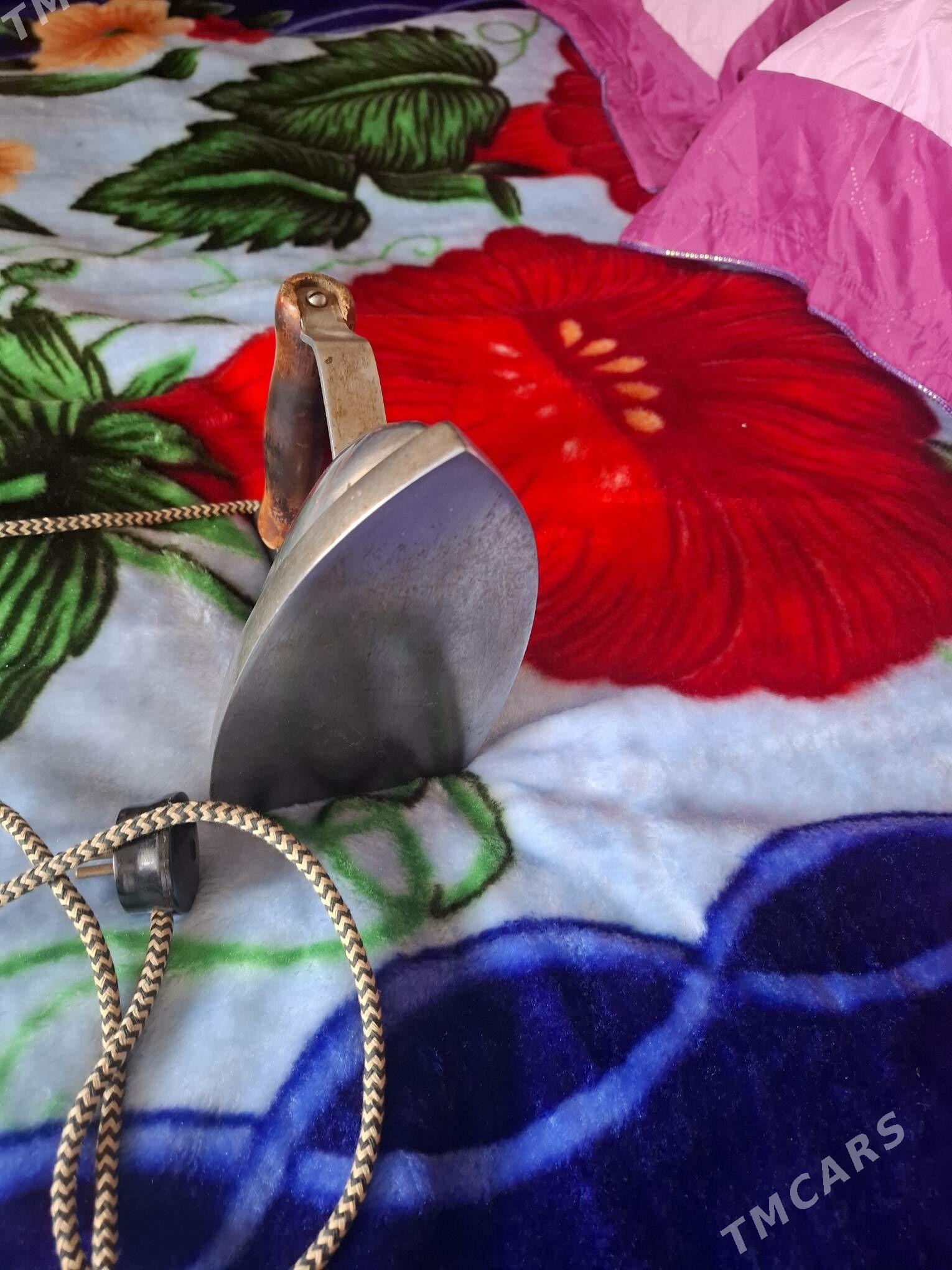 утюг СССР тяжелый - 4 мкр - img 2