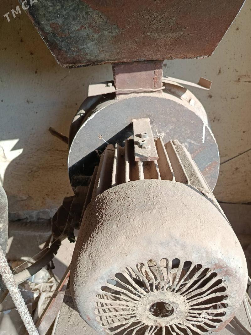 DANE ÜWEYAN - Чарджоу - img 1