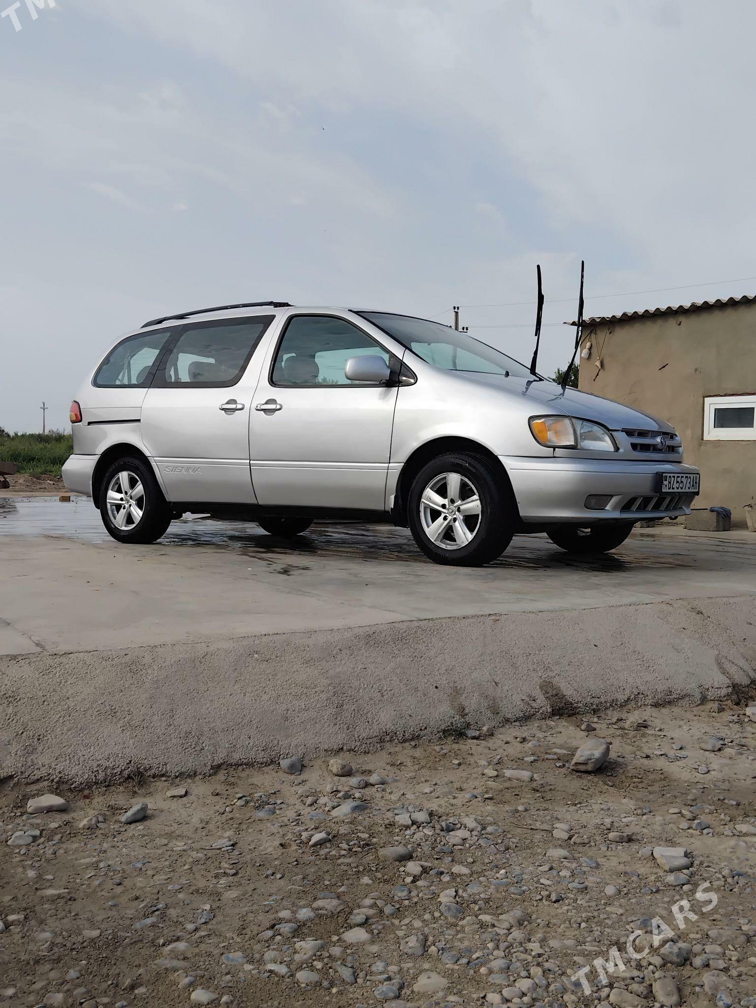 Toyota Sienna 2002 - 125 000 TMT - Бабадайхан - img 4