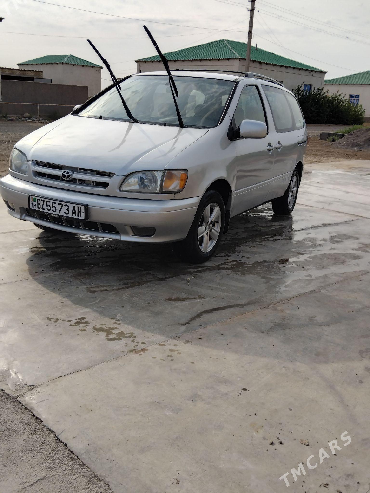 Toyota Sienna 2002 - 125 000 TMT - Бабадайхан - img 2