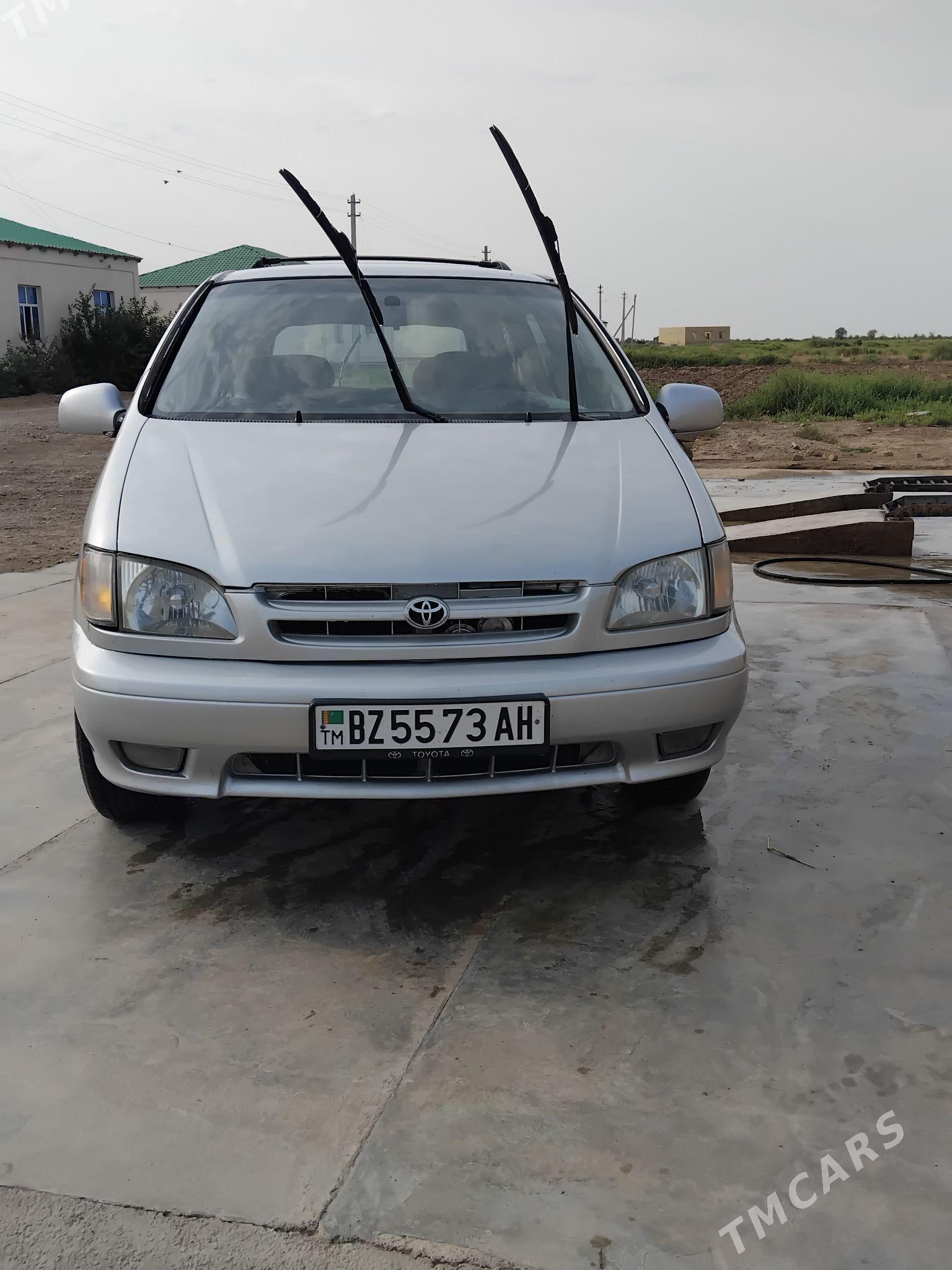 Toyota Sienna 2002 - 125 000 TMT - Бабадайхан - img 3