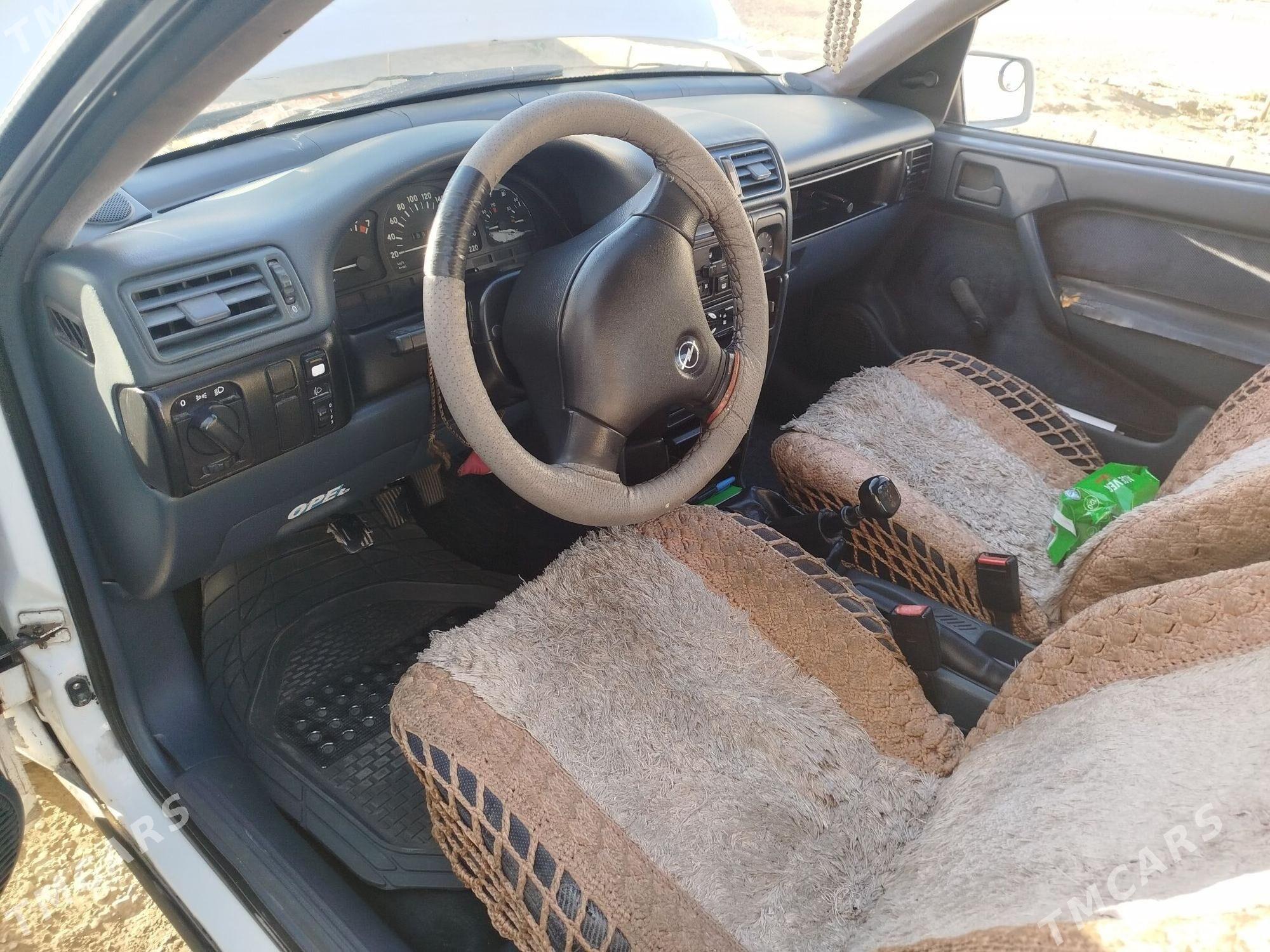 Opel Vectra 1991 - 40 000 TMT - Gubadag - img 5