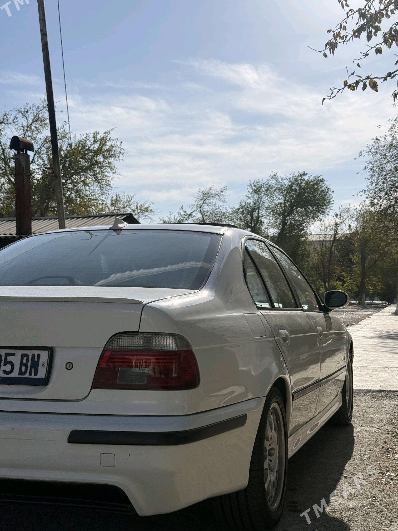 BMW E39 2001 - 121 000 TMT - Балканабат - img 5
