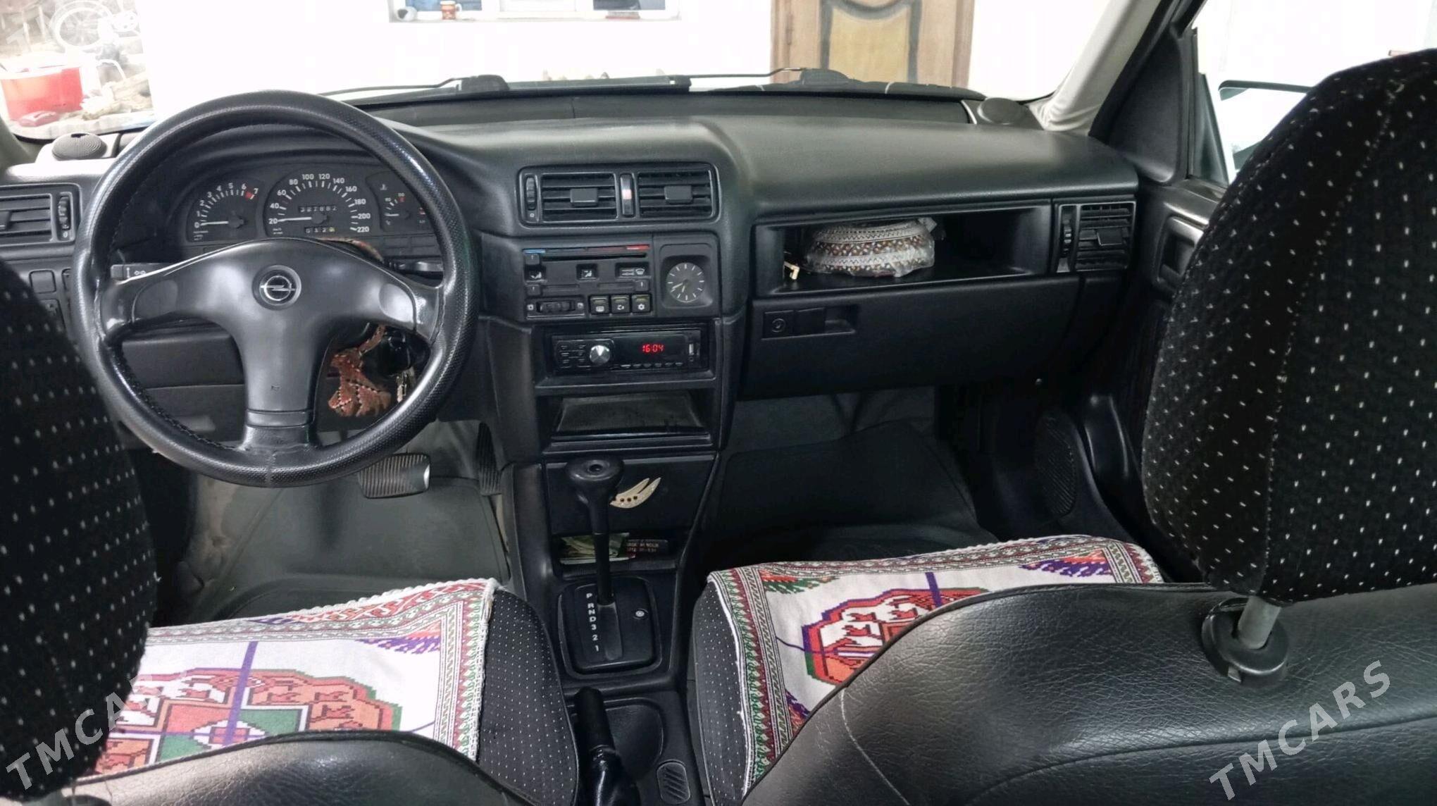 Opel Vectra 1993 - 50 000 TMT - Ак-Бугдайский этрап - img 3