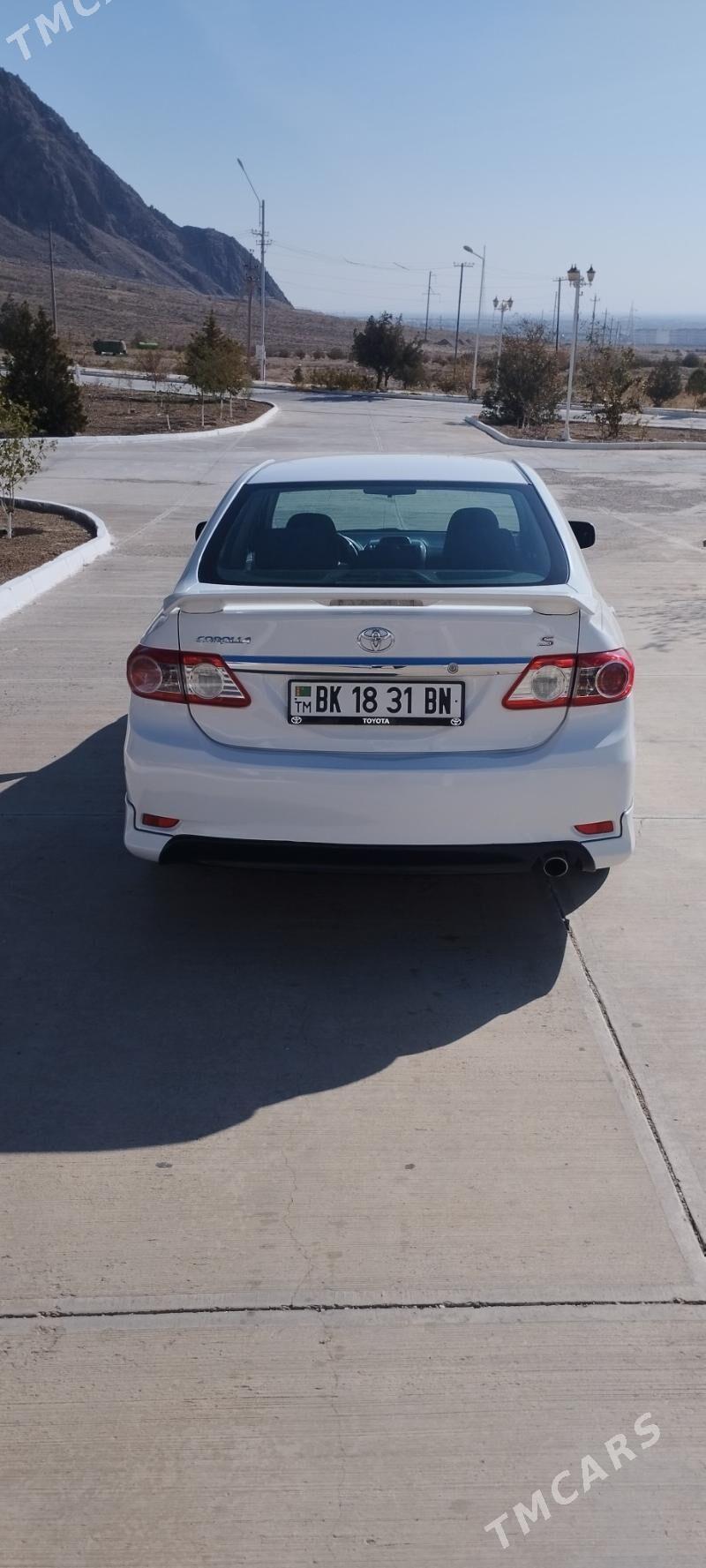 Toyota Corolla 2013 - 200 000 TMT - Балканабат - img 4