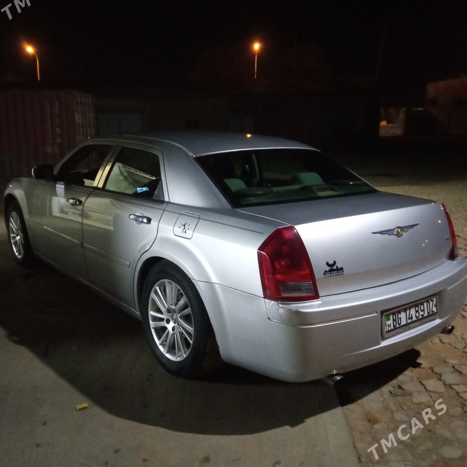 Chrysler 300C 2006 - 100 000 TMT - Гурбансолтан Едже - img 4