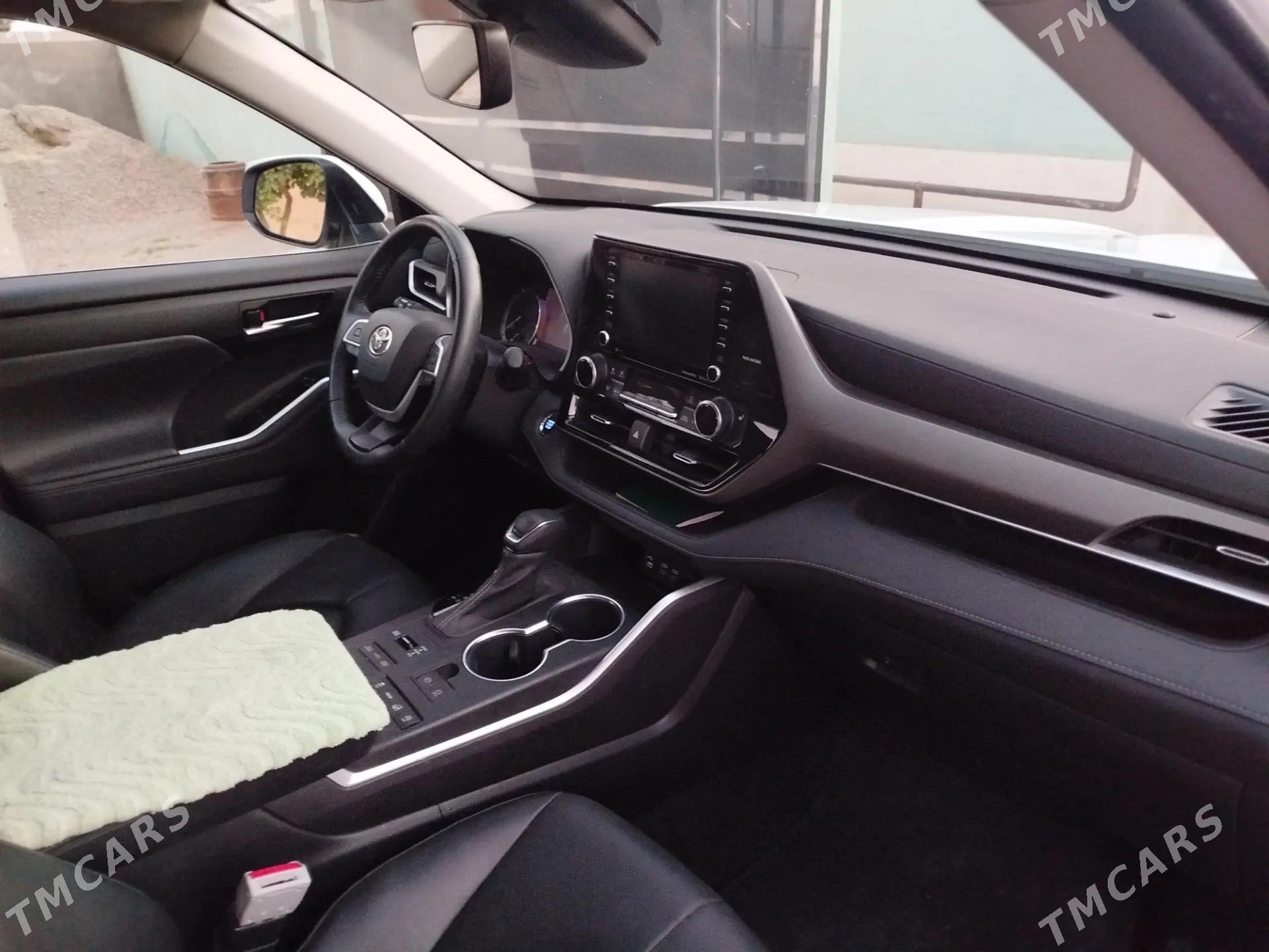 Toyota Highlander 2022 - 645 000 TMT - Теджен - img 3