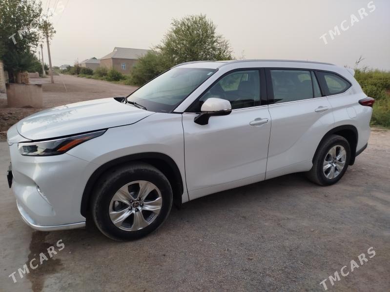Toyota Highlander 2022 - 645 000 TMT - Теджен - img 5