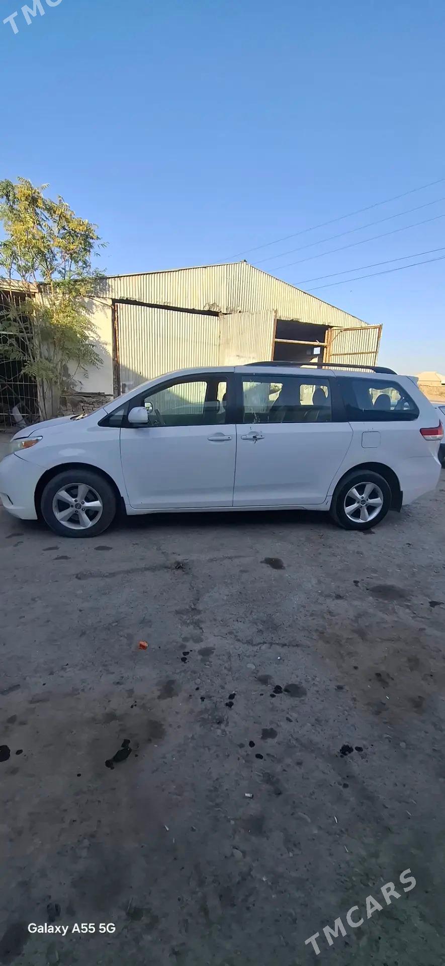 Toyota Sienna 2010 - 220 000 TMT - Мургап - img 5