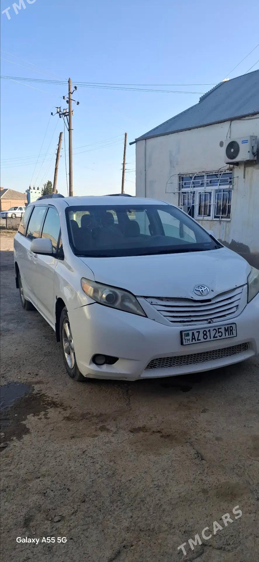 Toyota Sienna 2010 - 220 000 TMT - Мургап - img 2