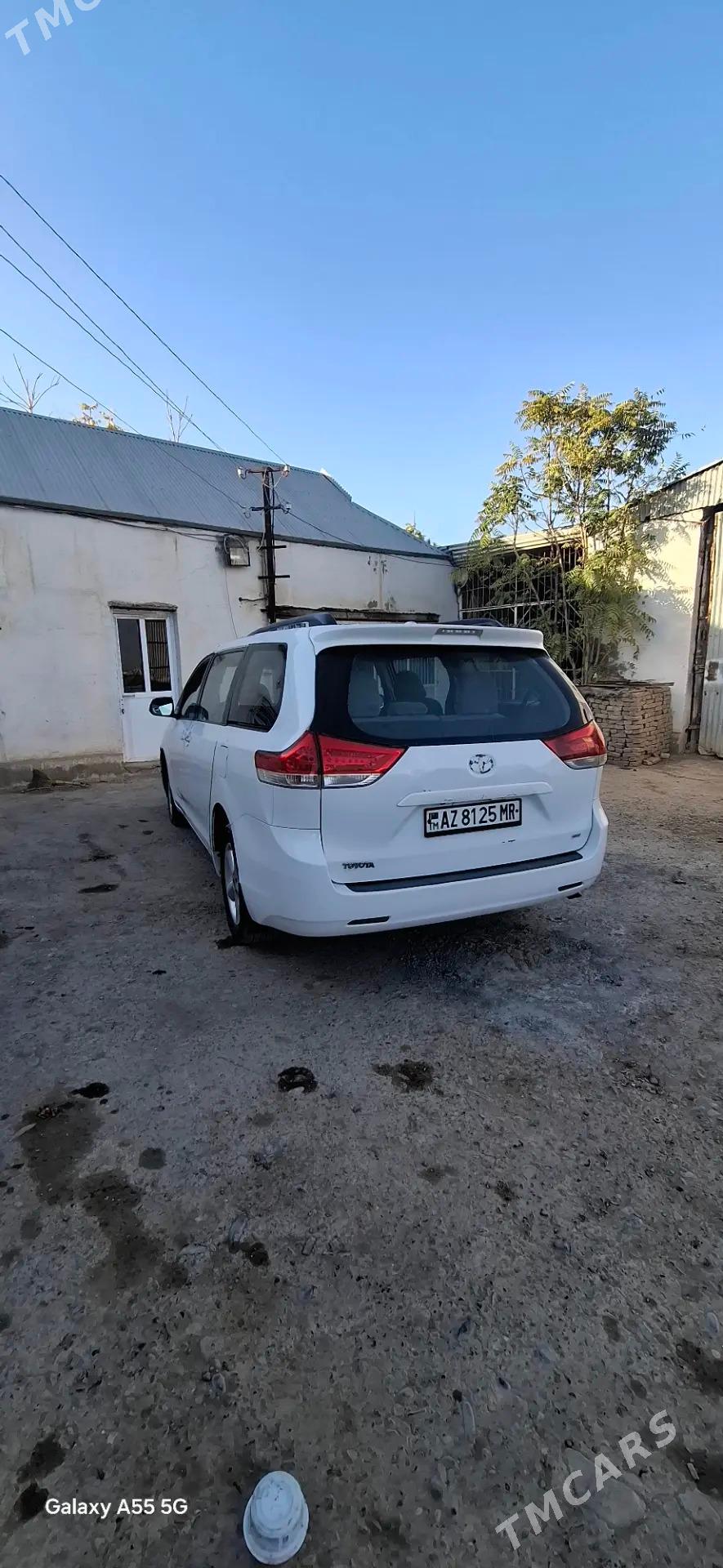 Toyota Sienna 2010 - 220 000 TMT - Мургап - img 8