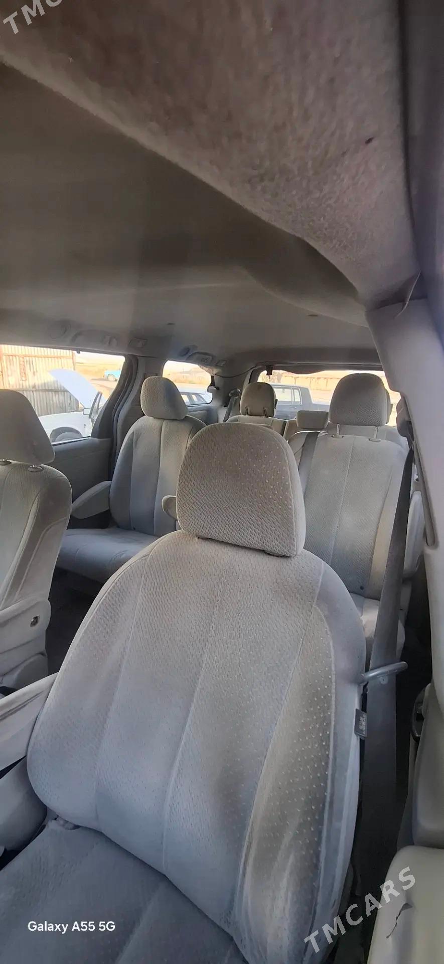 Toyota Sienna 2010 - 220 000 TMT - Мургап - img 7