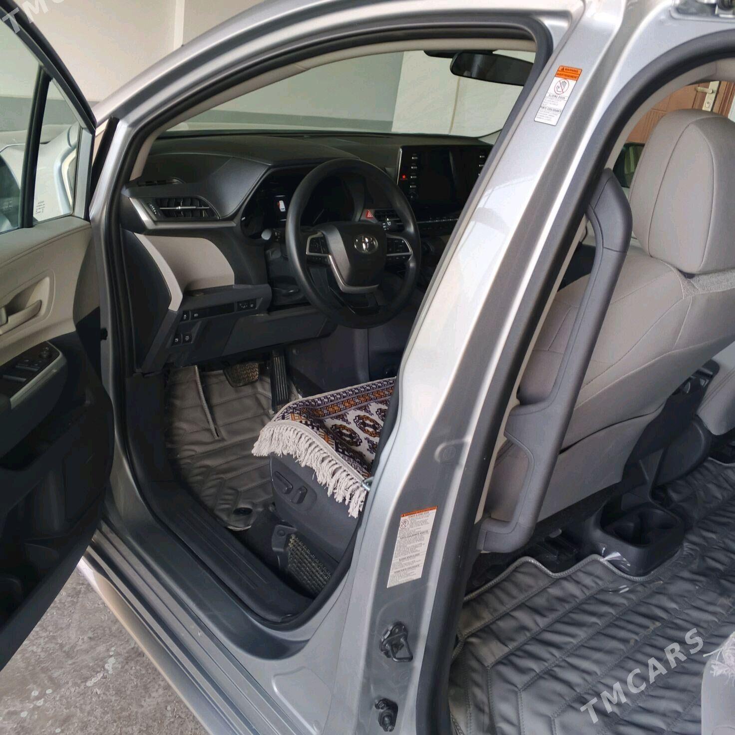 Toyota Sienna 2022 - 450 000 TMT - Halaç - img 3