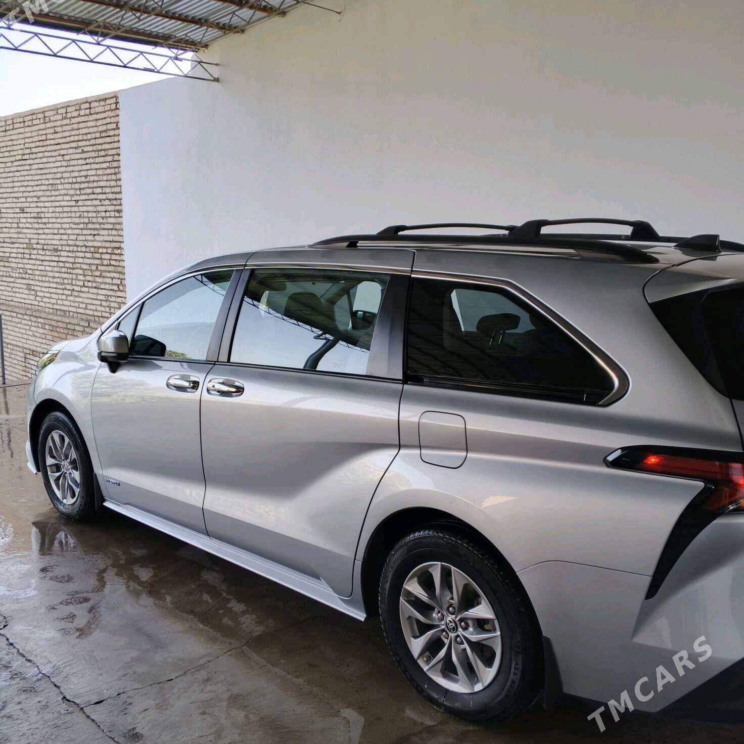 Toyota Sienna 2022 - 450 000 TMT - Halaç - img 5