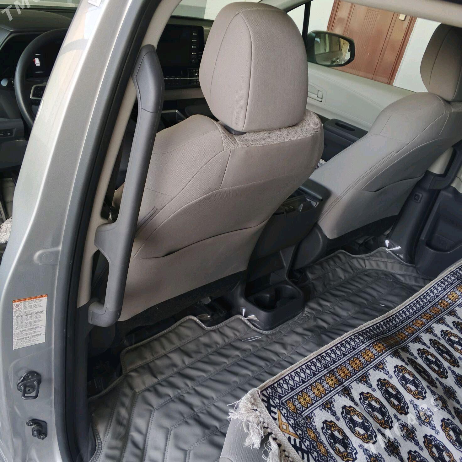 Toyota Sienna 2022 - 450 000 TMT - Halaç - img 2