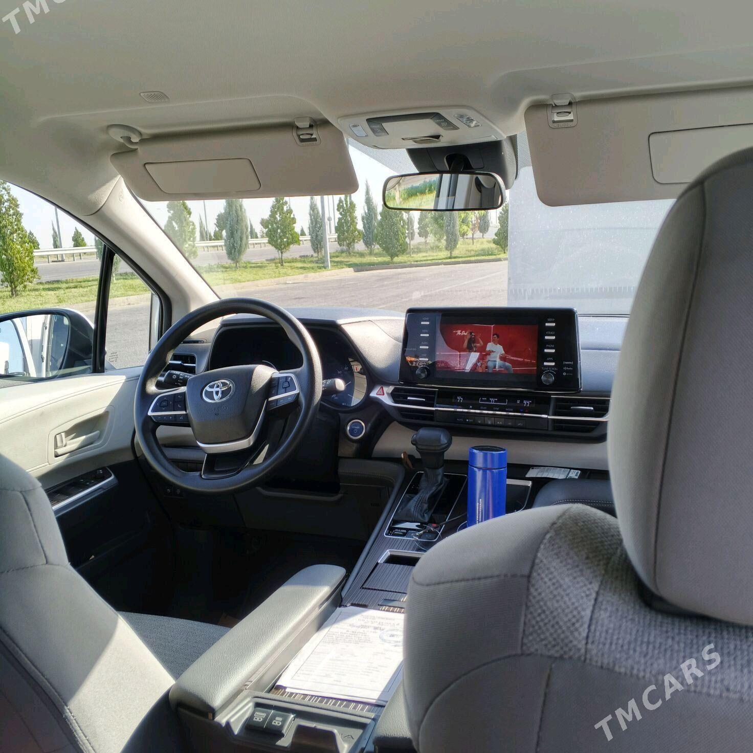 Toyota Sienna 2022 - 450 000 TMT - Halaç - img 6