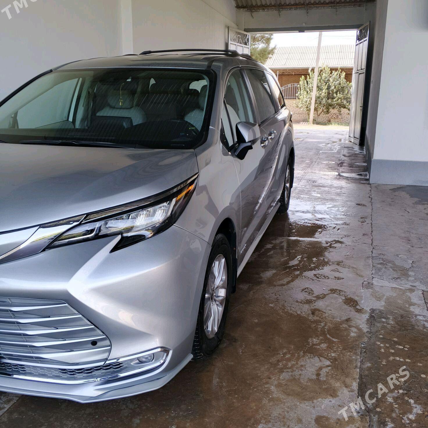 Toyota Sienna 2022 - 450 000 TMT - Halaç - img 4