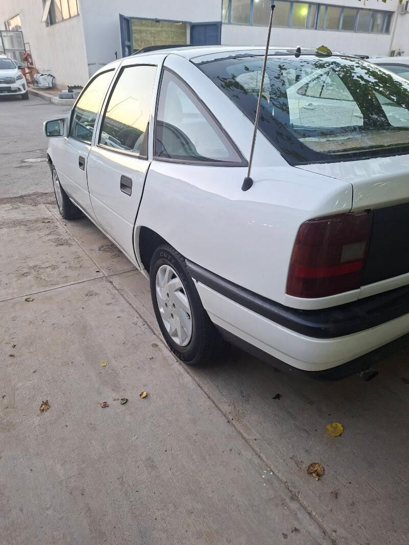 Opel Vectra 1992 - 35 000 TMT - Bedew - img 6