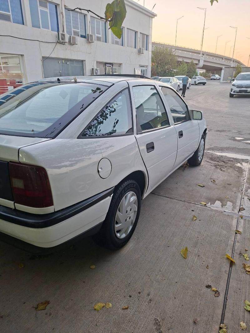 Opel Vectra 1992 - 35 000 TMT - Bedew - img 5