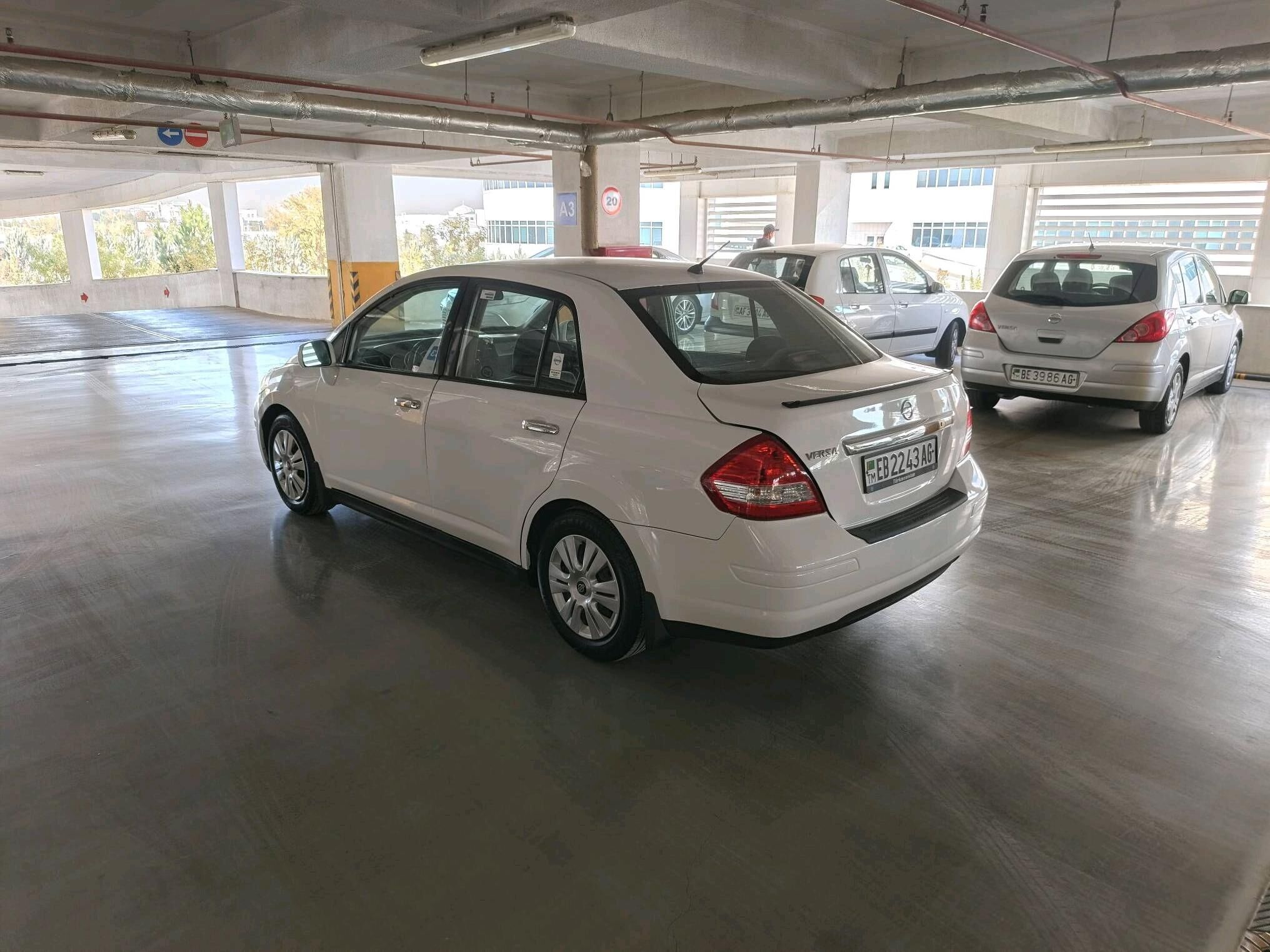 Nissan Versa 2009 - 132 000 TMT - Ашхабад - img 3