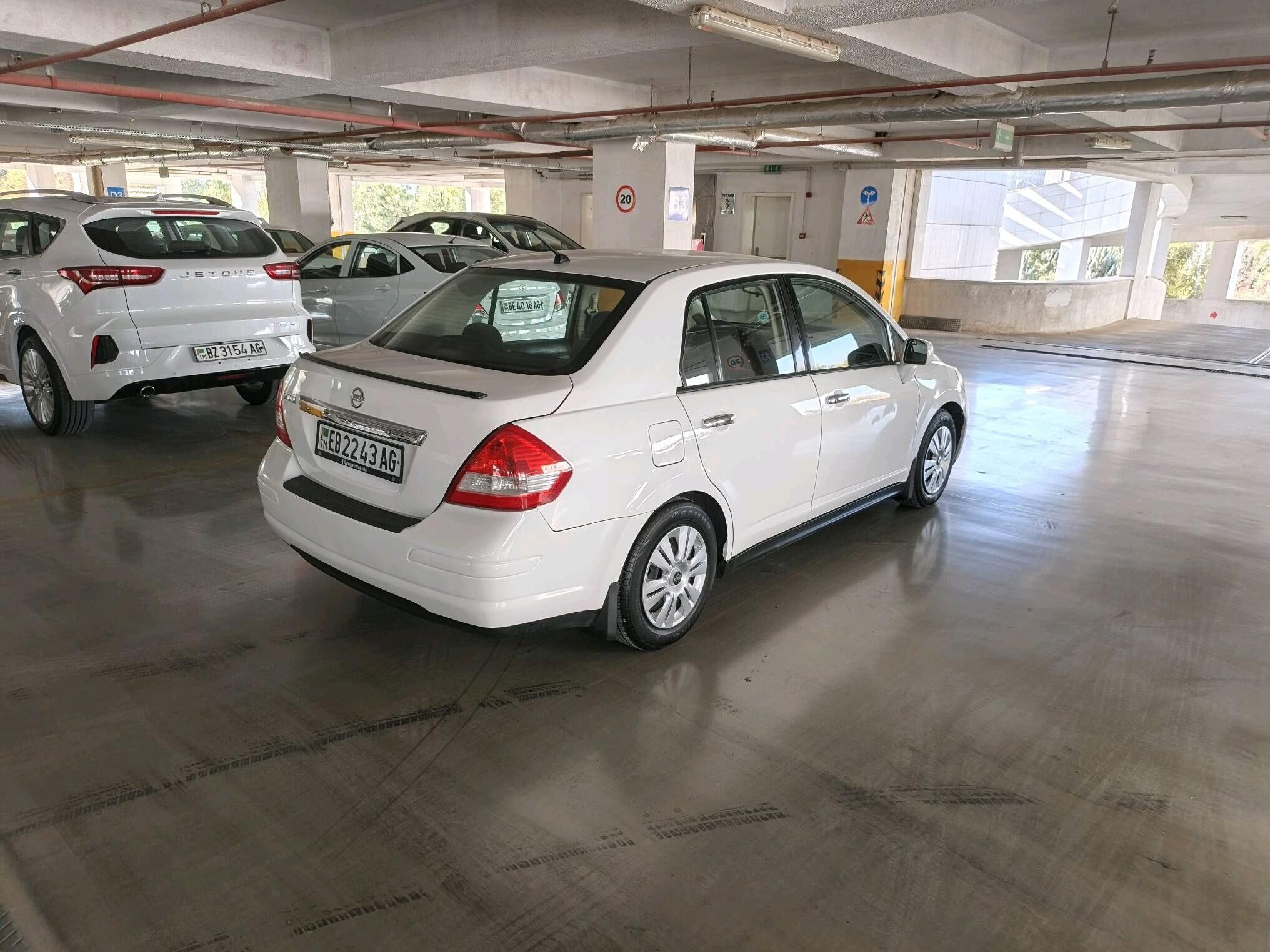 Nissan Versa 2009 - 132 000 TMT - Ашхабад - img 4