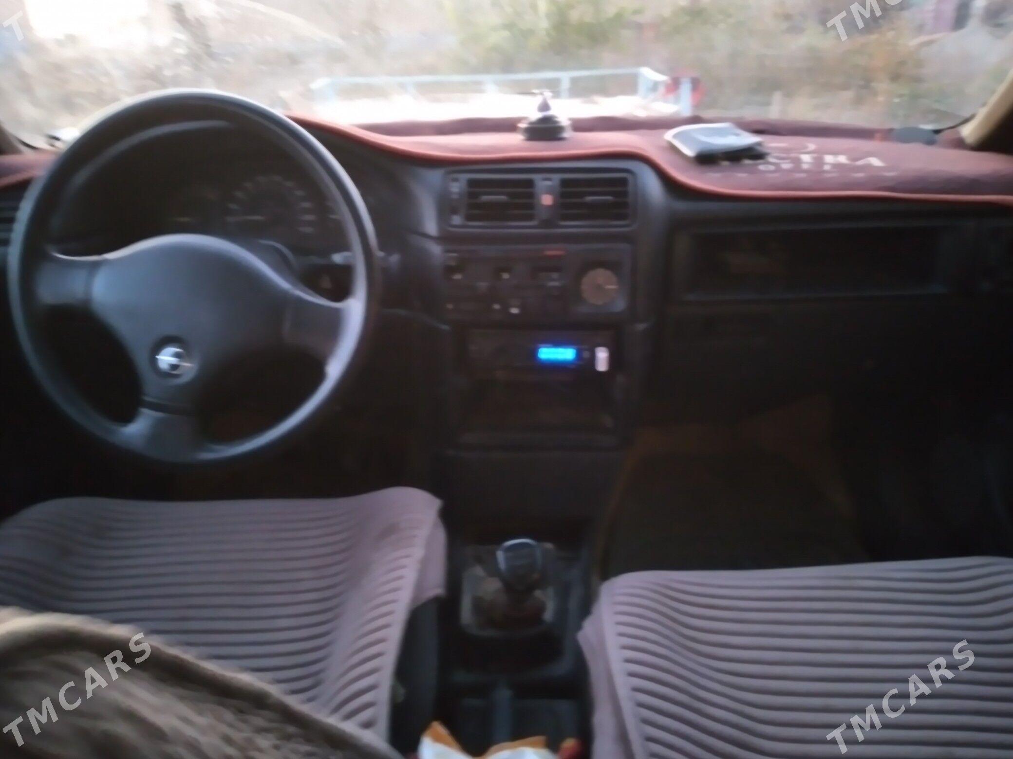 Opel Vectra 1991 - 33 000 TMT - Чарджоу - img 2